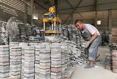 石材废料中走出的“隐形冠军” 冰裂纹扇形园林地铺石的再生艺术